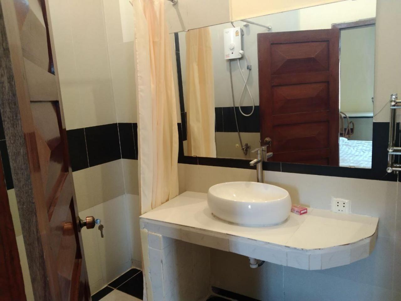 Privatunterkunft 11 - In A 5mn Walk From The Royal Palace With Swimming Pool *
